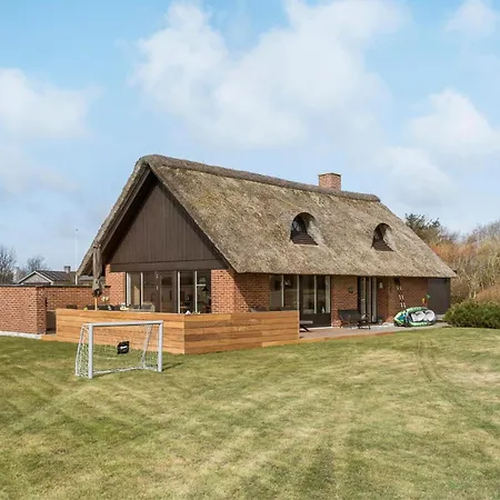 Cozy In With Jacuzzi Holiday home